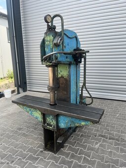 Hydraulický lis CDC 30 ------30t - 7