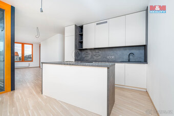 Pronájem bytu 3+kk, 101 m², Praha, ul. Nádražní - 7