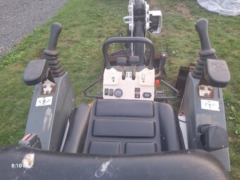 Bobcat E10 - 7