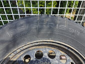 Plechová kola R15 se zimním pneu Nokian - 7