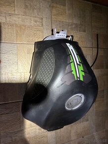 Laminaty a nadrz na Kawasaki Zx10R Ninja 08-10 - 7