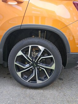 Roční Škoda Karoq 1.5 TSi Orange 8./24 - 7