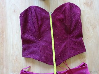 Vínové plesové šaty (sukně plus korzet) - 7