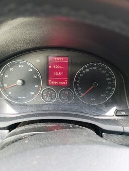 VW Golf 5 1,6 75 KW - 7