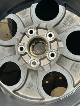 Jeep Wrangler Alu disky 7,5Jx18 včetně pneu 255/70x18 - 7