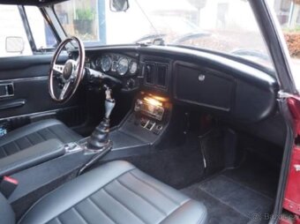 MG B 1.8 Roadster, r. v. 1976, červená metalíza - 7