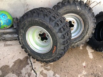 Ráfky zadní 4x110 pneu SUNF 22x10-10 rok staré - 7