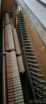 PIANO ZNAČKA BROŽ + otočná stolička - 7