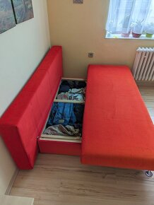 Červený rozkládací gauč s úložným prostorem - 7