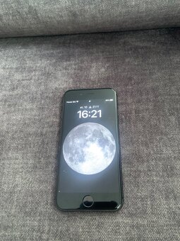 iPhone 8.64 GB - 7
