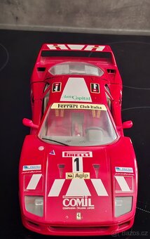 Ferrari F40 3x varianta 1:18 Bburago + dárek 1:43 - 7