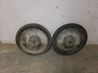 Kola ze starého motocyklu Jawa pionýr - 7