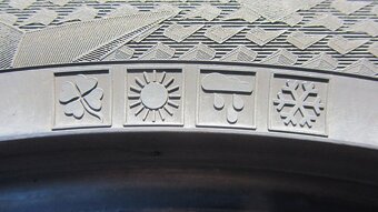 Celoroční pneu 235/40/19 Vredestein - 7