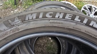 Letní pneu 255/45/20 Michelin - 7