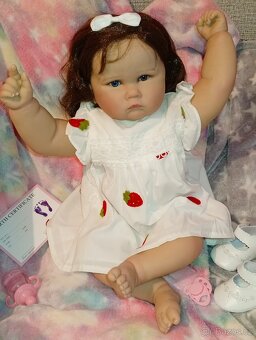 Realistická Reborn panenka buclatá holčička - 7