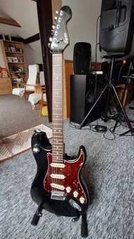El. kytara Fender squier + pickguard - 7
