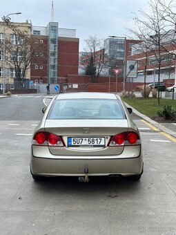 Honda Civic 8 1.8i Sedan 88tis.km jako nové - 7