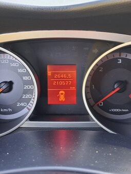 Peugeot 4007 - 7