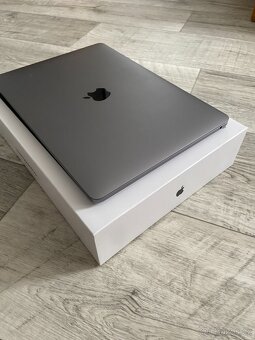 MacBook Pro 13" (2022) – M2 / 8GB RAM / 256GB SSD / 88% - 7