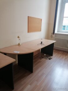 Kancelářské variabilní stoly a skříňky - 7