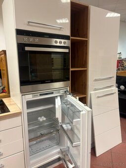 Zánovní kuchyňská linka včetně všech spotřebičů - 7