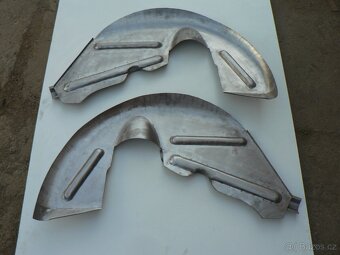 Lemy zadního blatníku a podběhu Tatra 603 - 7