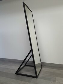 Prostorové šikmé zrcadlo v kovovém rámu - 7
