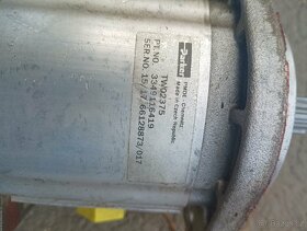 Hydraulické čerpadla ,motorek stěračů , Uzávěry nádrží - 7