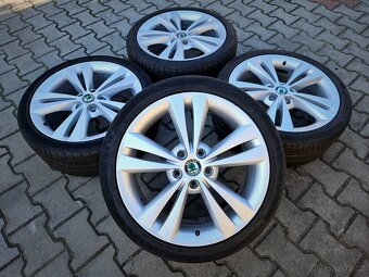 Orig. škoda octavia - Letní 225/40/18 - 7