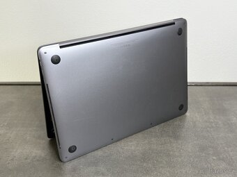 Macbook Pro 13" 2019 256GB SSD / i7 / 16GB - 7
