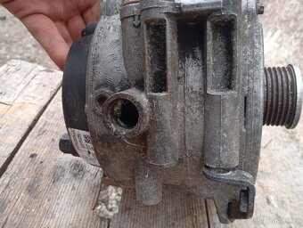 MERCEDES BENZ ALTERNÁTOR  A0001502550 VODOU CHLAZENÝ - 7