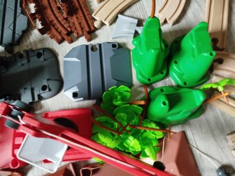 Sada dřevěných kolejí a vláčků a doplňků, zn. Playtive - 7