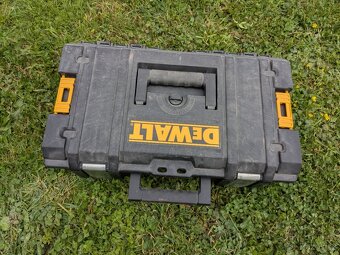 Dewalt tough kufry - 5 ks - IP 65 - 3 nové, 2 použité - 7