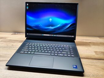 16" 240HZ_ALIENWARE 16 AREA-51_U7-255HX_16GB_RTX 5060 8GB - 7