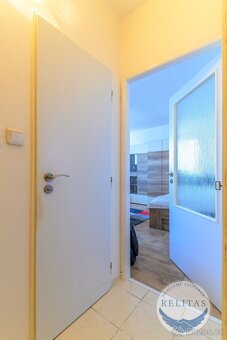 Zařízený byt 1+1 s krásným výhledem, 33 m² + 7 m² lodžie, Pr - 7