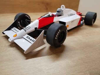 Meng 1:12 F1 McLaren+ Senna figurka Meng - 7