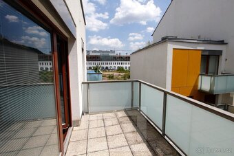 Krásný moderní prostorný byt 1+kk na Praze 8 - Karlíně, Koll - 7