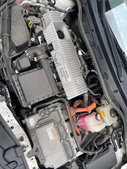 toyota auris hybrid - 7