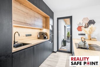 Prodej rodinného domu, 4+kk (91,3 m2) a 3+kk (65,6 m2) - Let - 7
