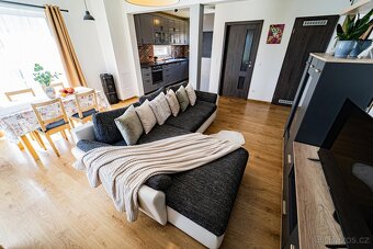 Hněvousice, prodej rodinného domu 5+kk 117 m2 na pozemku 601 - 7