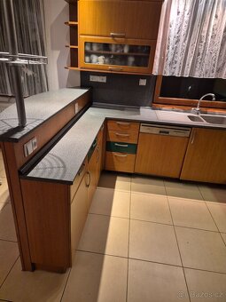 Kuchyňská linka v dekoru třešeň. - 7