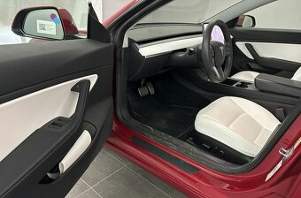 Tesla Model 3 red 2021 refresh, bílý int. Long Range SoH 93% - 7
