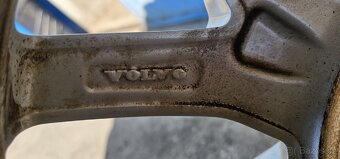 Alu disky Volvo 18 zimní pneu Nokian 235/60 R18 7mm - 7