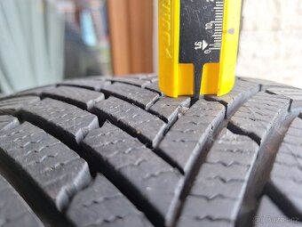 Prodám zimní pneu 225/45/17 Hankook ,  a Continental - 7