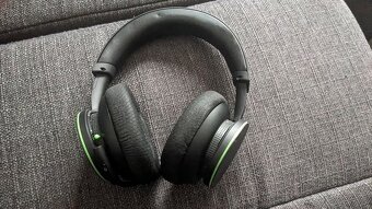 Prodám Xbox series x + 2 ovladače + bezdrátová sluchátka Mic - 7