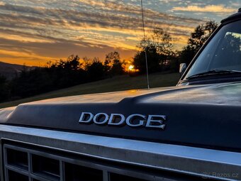 Dodge Ram D-250 1985 / 5.2l V8, Manuál, Klima - 7