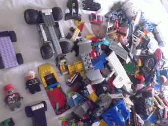 Velké množství Originální LEGO z různých Setů plus FIGURKY - 7