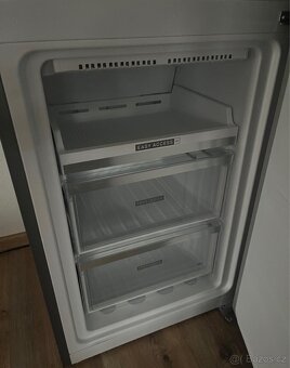 Lednička značky Whirlpool - 7