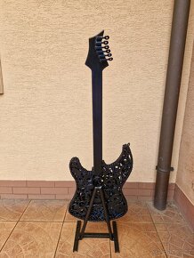 El.kytara model z kovu - 7