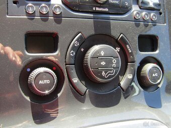 Peugeot 5008 1.6HDi , 84 kW nafta, 2012 - 7